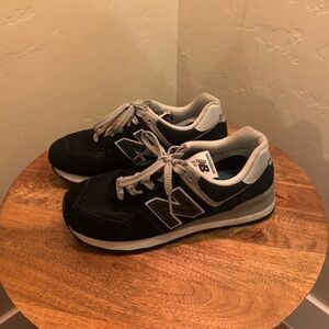 New Balance 574 in Black and Gray
